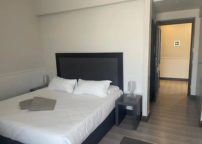 Nazionale 51 Group Oda ve Kahvaltı 4*